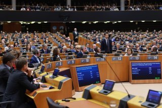 Les eurodéputés ont soutenu par 382 voix contre 249 la baisse des ambitions de la loi sur le devoir de vigilance des grandes entreprises (archives). KEYSTONE/EPA/OLIVIER HOSLET