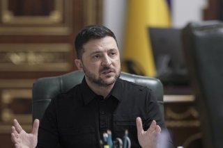 Selon un haut responsable ukrainien travaillant étroitement avec le chef de l'Etat, ce dernier a été pris au dépourvu par les révélations de l'enquête. "Bien sûr, il ne considère pas cela comme normal et a pété un câble lorsqu'il a découvert ce qui se passait", a assuré ce responsable. KEYSTONE/EPA/STRINGER