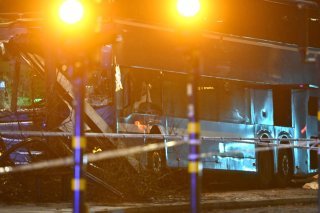 Un bus a renversé plusieurs personnes vendredi après-midi à Stockholm, faisant plusieurs morts, selon la police. KEYSTONE/AP/Henrik Montgomery