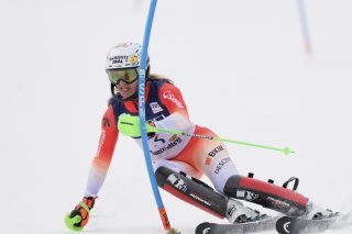 Camille Rast et ses rivales sont en lice en slalom samedi à Levi KEYSTONE/AP/ROBERT F. BUKATY