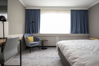 Après une baisse de 2,8% en février, le nombre de nuitées a depuis affiché une progression constante. En 2024, elles avaient crû de 2,6% à 42,8 millions de nuitées, portées par la clientèle étrangère. KEYSTONE/CHRISTIAN BEUTLER