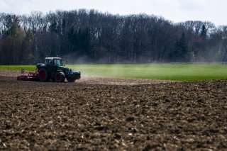 Le Conseil fédéral élargit la liste des exploitations agricoles ayant des animaux de rente pouvant être libérées de l'obligation de se raccorder aux égouts publics (archives). KEYSTONE/JEAN-CHRISTOPHE BOTT