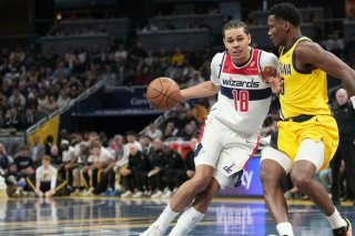 Kyshawn George (à gauche) et les Wizards ont subi la loi des Pacers vendredi KEYSTONE/AP/AJ Mast