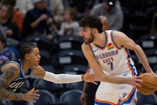 Chet Holmgren (à droite) et le Thunder ont cueilli dimanche leur 15e succès d'affilée KEYSTONE/AP/Bethany Baker