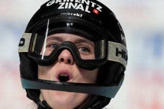 Camille Rast heureuse de son podium KEYSTONE/AP/Giovanni Auletta