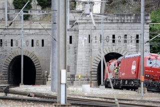 L'accessibilité au tunnel du Simplon depuis Brigue va être améliorée dès l'an prochain pour les automobilistes (photo d'illustration). KEYSTONE/JEAN-CHRISTOPHE BOTT