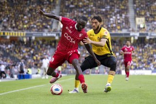 Josias Lukembila (en rouge) s'est rapidement acclimaté au FC Sion.