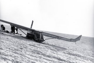L'avion, un PC6, après le crash sur le glacier du Wildhorn.