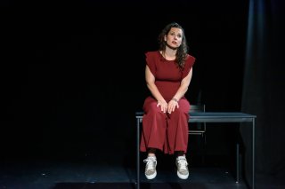 La comédienne Giliane Bussy présente son spectacle "C'est dans votre tête Mademoiselle" à l'Indocile à Sion les 23, 24 et 25 janvier 2026.