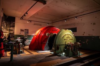 La turbine existante qui se trouve dans l'exposition permanente "L'eau de lumière".