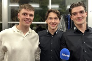 Yonas, Noah et Sacha Berthoud, réunis lors du repas de soutien du HC Valais-Wallis Academy