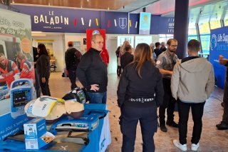 En parallèle des conférences et tables rondes au théâtre Le Baladin, du réseautage
