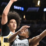 Kyshawn George a livré un match complet face aux Spurs KEYSTONE/AP/Billy Calzada