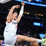 Le Fribourgeois des Los Angeles Clipper Yanic Konan Niederhäuser a réalisé une belle performance face aux Wizards. KEYSTONE/AP/Wally Skalij