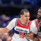 Kyshawn George (au centre) a été le meilleur marqueur des Wizards dans le Colorado. KEYSTONE/AP/David Zalubowski