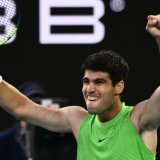 Carlos Alcaraz s'est retrouvé au bord du précipice face à Alexander Zverev avant de se hisser en finale KEYSTONE/EPA/JOEL CARRETT