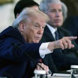 Le président américain Donald Trump a reçu Chevron et d'autres groupes pétroliers américains en janvier pour les rallier à sa stratégie de mise sous tutelle du Venezuela. (archives) KEYSTONE/EPA/JIM LO SCALZO / POOL