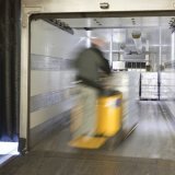 Un refroidissement insuffisant a été constaté dans 15% des véhicules frigorifiques contrôlés (image symbolique). KEYSTONE/GAETAN BALLY