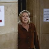 En première instance en mars 2025, Marine Le Pen avait été condamnée à cinq ans d'inéligibilité avec exécution immédiate. KEYSTONE/EPA/YOAN VALAT