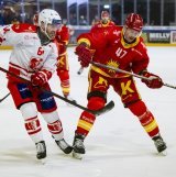 Eigenmann (Viège) et Maurer (Sierre) lors du dernier derby valaisan de Swiss League