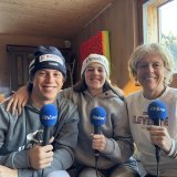 Gabin, Nima et Francine Janet-Moreillon réunis au domicile familial de Versegères.