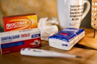 La période des Fêtes coïncide avec une hausse des cas de grippe (image symbolique). KEYSTONE/JEAN-CHRISTOPHE BOTT