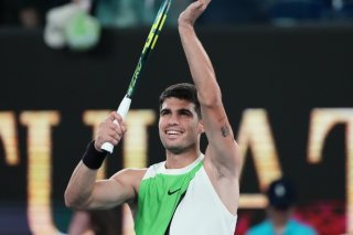 Carlos Alcaraz a assuré l'essentiel pour son premier match depuis sa séparation avec son entraîneur Juan Carlos Ferrero. KEYSTONE/AP/Dita Alangkara