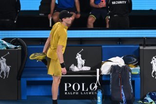 Victime de crampes, Jannik Sinner a frisé la correctionnelle samedi KEYSTONE/EPA/LUKAS COCH