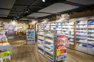 Comme les années précédentes, le numéro d'urgence antipoison a été appelé le plus souvent pour des intoxications liées à des médicaments et des produits ménagers (image d'illustration). KEYSTONE/CHRISTIAN BEUTLER