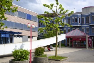 L'actuel hôpital d'Yverdon sera remplacé par un nouvel établissement (archives). KEYSTONE/LAURENT GILLIERON