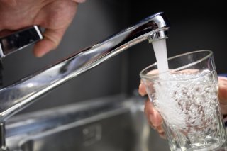 L'eau du robinet peut à nouveau être consommée normalement dans les hameaux de Bourdigny, Choully et Peissy de la commune de Satigny (GE). Les résultats des analyses démontrent l'absence de pollution bactériologique (illustration). KEYSTONE/LAURENT GILLIERON