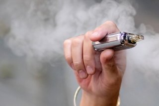 106 substances "particulièrement préoccupantes" ont été trouvées dans les aérosols des e-cigarettes (archives). KEYSTONE/EPA/LUONG THAI LINH