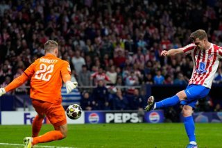 Alexander Sorloth (à droite) a mené l'Atlético à la victoire avec son "hat-trick". KEYSTONE/AP/Manu Fernandez