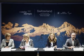 Ruth Metzler-Arnold, présidente de Swiss Olympic (à gauche), avec d'autres membres impliqués dans le projet Switzerland 2038