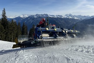 Une dameuse en action sur le secteur "Vermala"