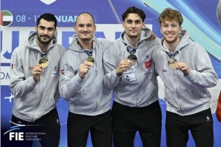 Alexis Bayard et Lucas Malcotti (deux premiers à gauche) avec leurs partenaires Ian Hauri et Jonathan Fuhrimann.