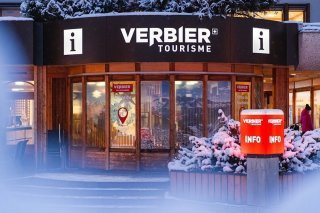 Sur le site de Verbier Tourisme : une page dédiée aux transports indique une localisation à Verbier pour plusieurs sociétés basées à Genève.