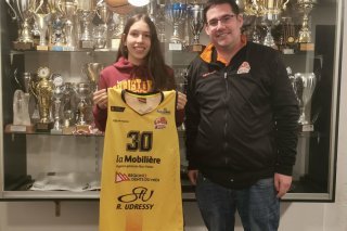 Ainhoa Holzer et le président chorgue Fabrice Miserez