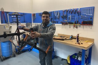 Mario Sobral, dans son atelier mécanique VIP Cycle à Sion