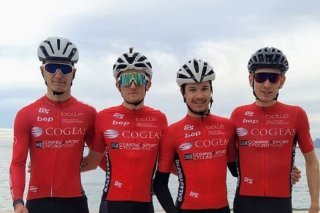 Les Valaisans Thibault Rossier (tout à g.) et Thomas Clapasson (tout à d.)