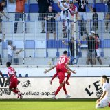 Guillaume Hoarau célèbre son but avec Musa Araz sur le dos