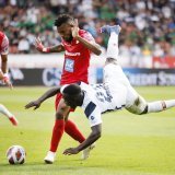 Serey Dié en action lors d'un duel avec un joueur du FC Zürich