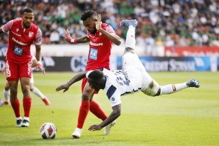Serey Dié en action lors d'un duel avec un joueur du FC Zürich