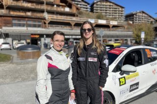 La copilote Charlène Greppin (à gauche) et la pilote Sarah Lattion