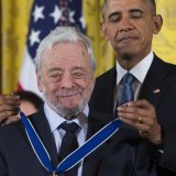 En 2015, Barack Obama avait remis à Stephen Sondheim la médaille présidentielle de la Liberté, la plus haute distinction civile (archives).