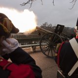Vendredi matin, 23 coups de canon ont été tirés de trois endroits différents à Genève, en hommage aux 23 cantons suisses.