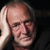 Acteur de théâtre et de cinéma, metteur en scène sur les planches, André Wilms s'est fait connaitre du grand public en jouant M. Le Quesnoy dans "La Vie est un long fleuve tranquille" (1988).