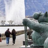 Le matou bien nourri de Philippe Geluck prend possession des quais genevois jusqu'au 24 avril.