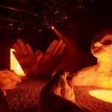 Latifa Echakhch présente dans le Pavillon suisse des scènes liées au cycle de la vie comme des feux rituels, qui existent dans toutes les cultures.