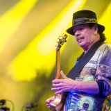Le célèbre guitariste Carlos Santana a "oublié" de boire et manger avant un concert (archives).